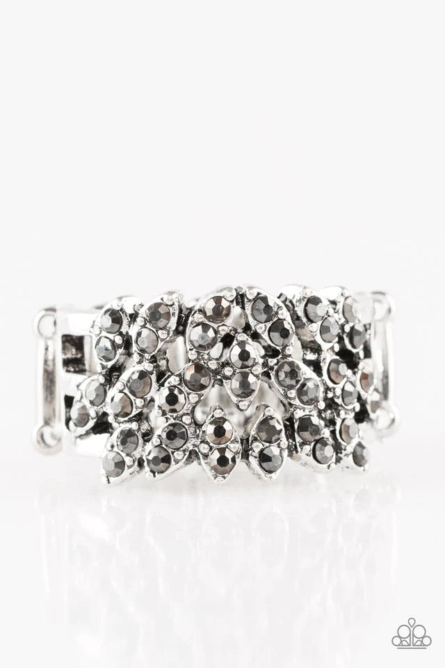 Anillo Paparazzi ~ Vino y VID - Plata