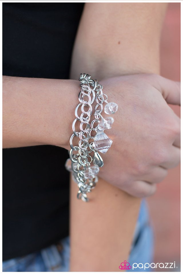 Pulsera Paparazzi ~ All Mine - Blanco