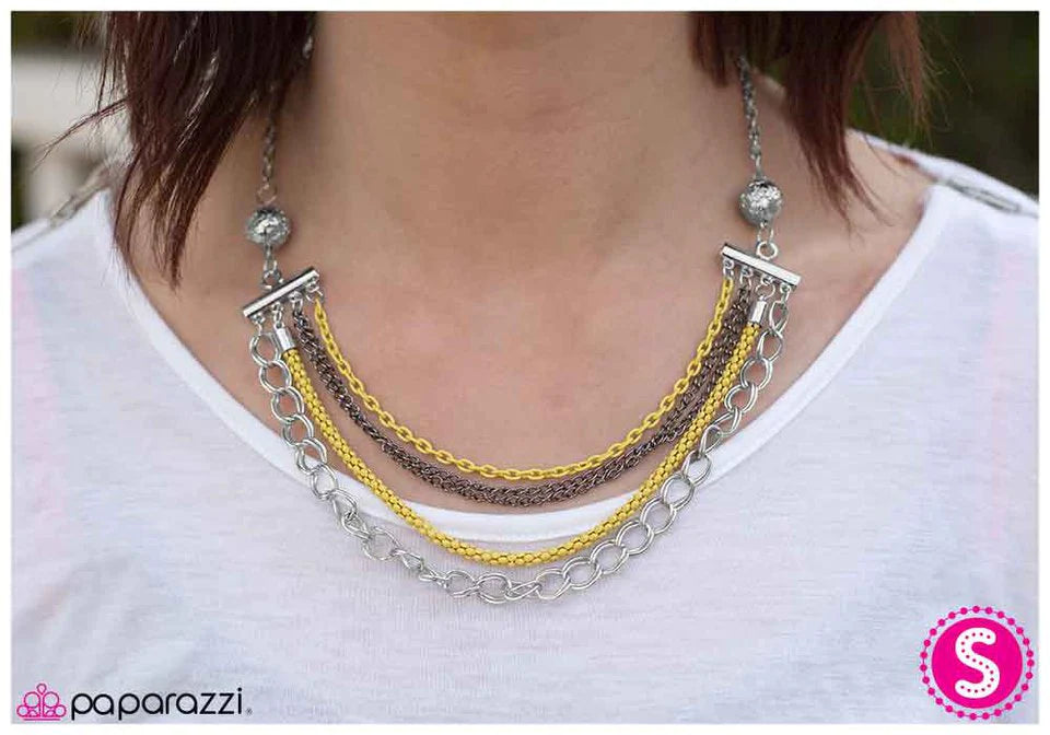Collar Paparazzi ~ Bar None - Amarillo