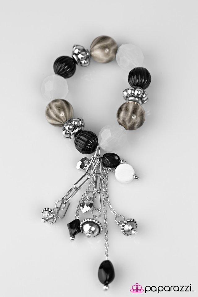 Paparazzi Bracelet Blockbuster - Lights! Camera! Action! - Black