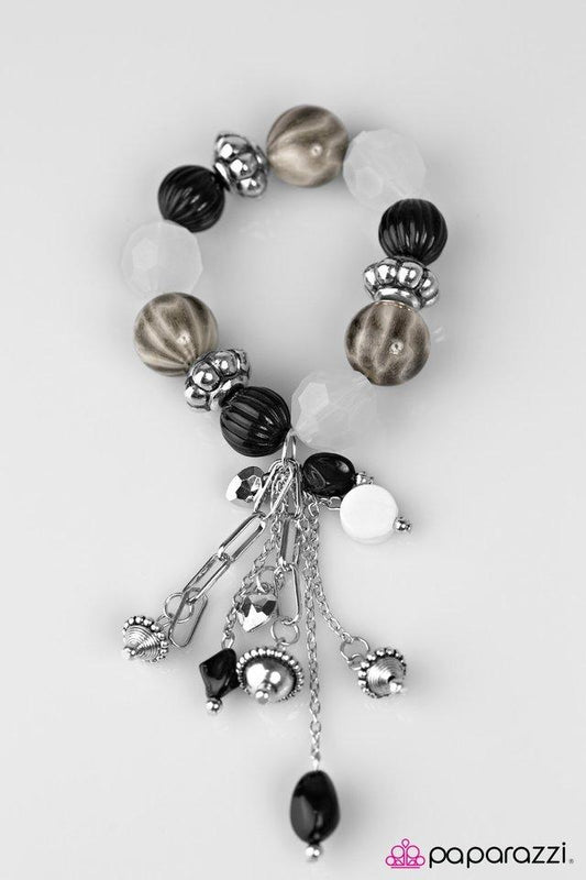 Paparazzi Bracelet Blockbuster - Lights! Camera! Action! - Black