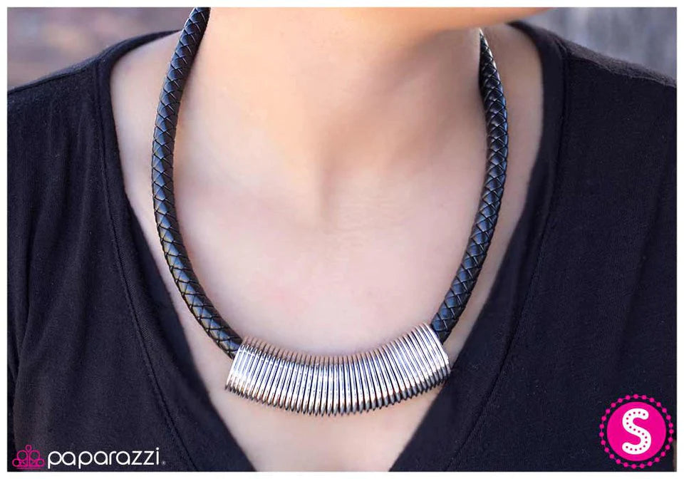 Collar Paparazzi ~ La aventura te espera - Negro