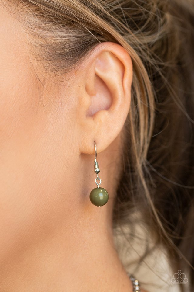 Beachside Babe - Green - Paparazzi Necklace Image