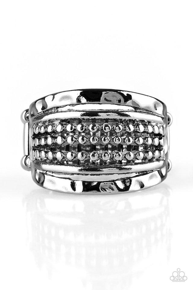 Anillo Paparazzi ~ Trailblazin Trails - Negro