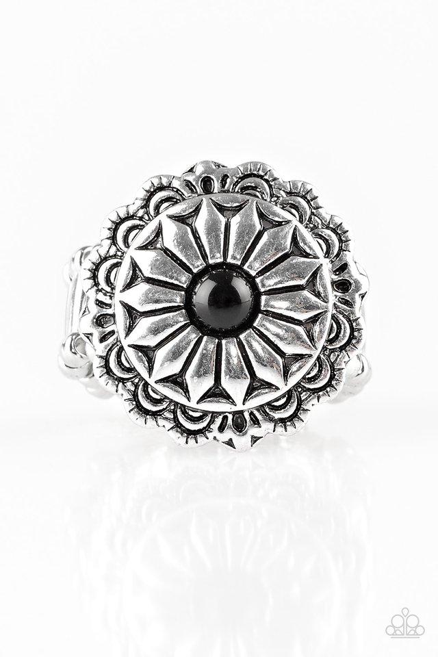 Anillo Paparazzi ~ Daringly Daisy - Negro