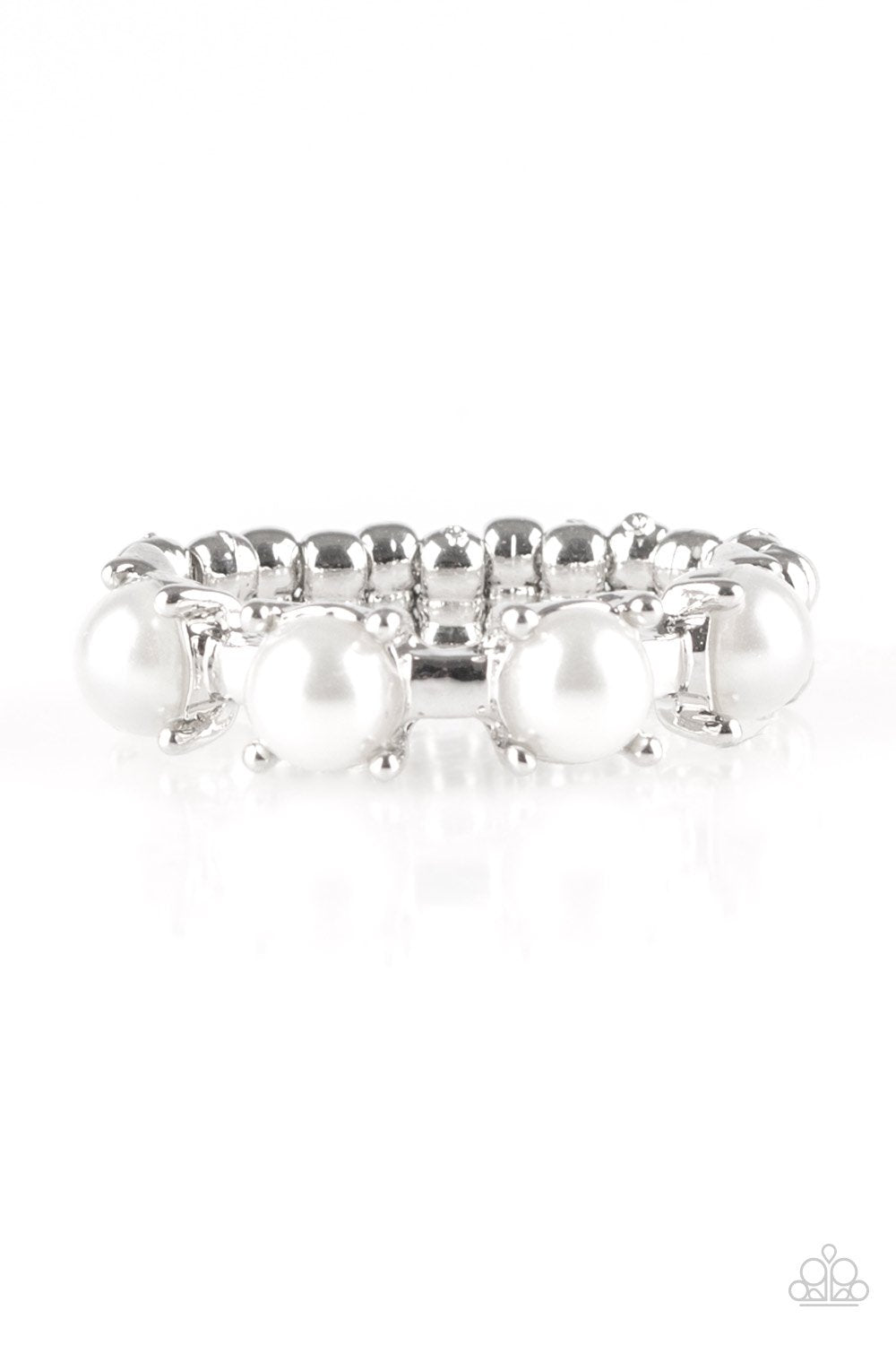 Anillo Paparazzi ~ Más o menos INVALUABLE - Blanco