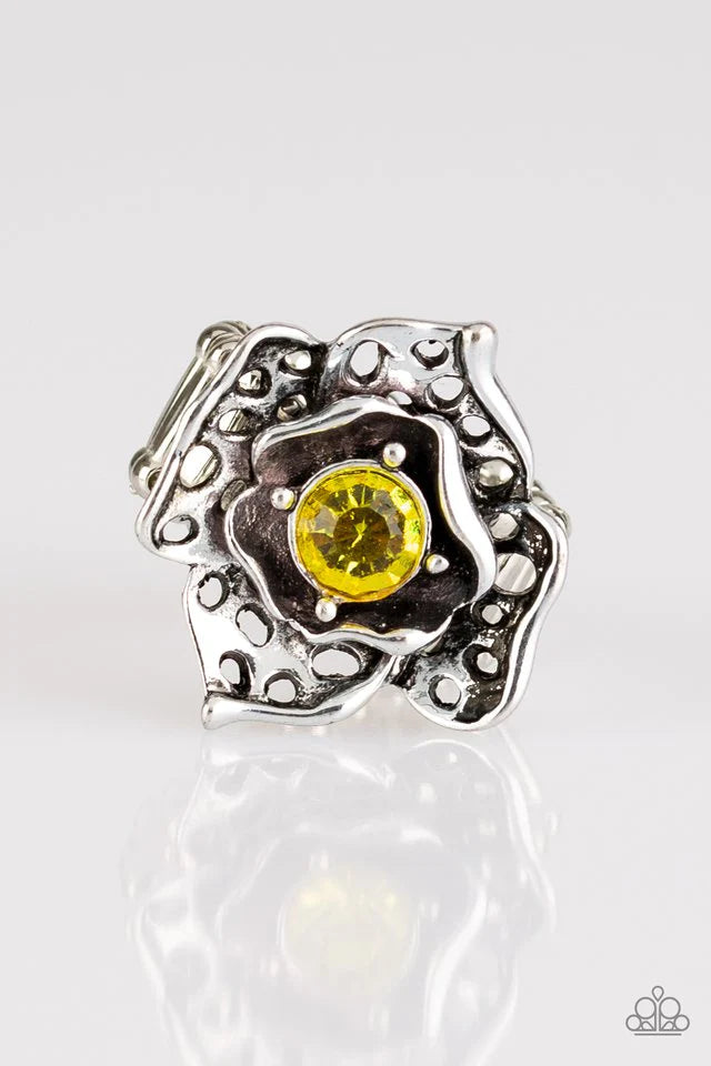 Paparazzi Ring ~ Glowing Gardens - Yellow