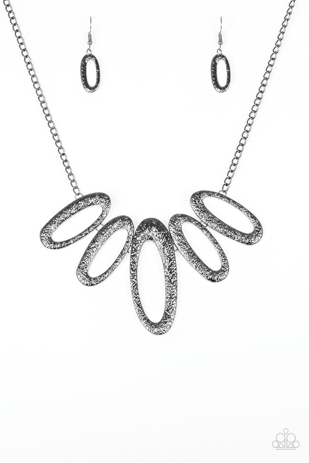 Collar Paparazzi ~ ¡Fácil, TIGRESA! - Negro