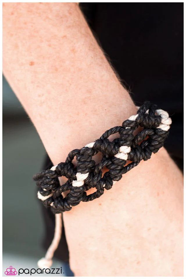 Pulsera Paparazzi ~ Tejido apretado - Negro