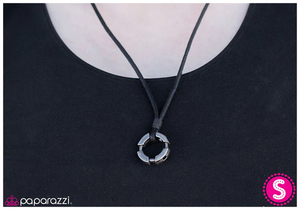 Collar Paparazzi ~ Cada movimiento que haces - Negro