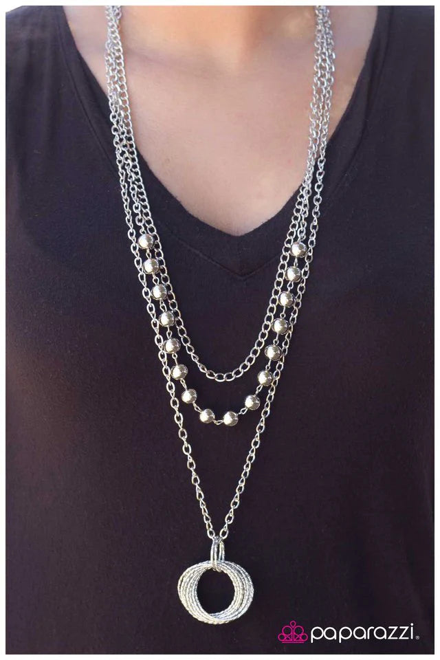 Collar Paparazzi ~ Posibilidades infinitas - Plata