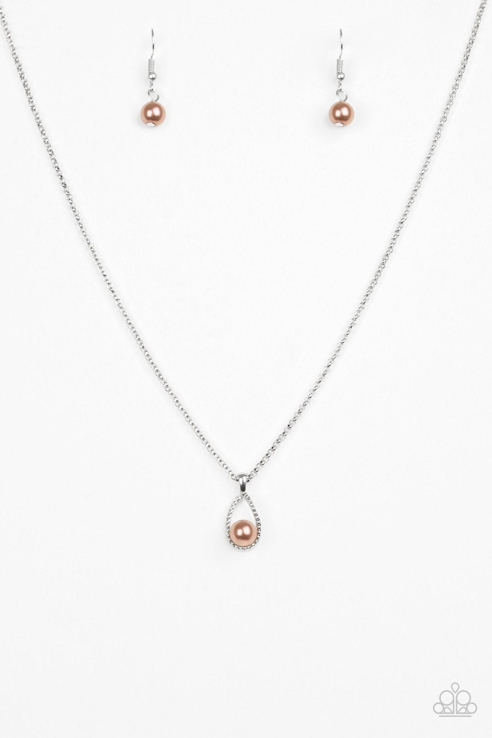 Collar Paparazzi ~ Tradicionalmente tradicional - Marrón