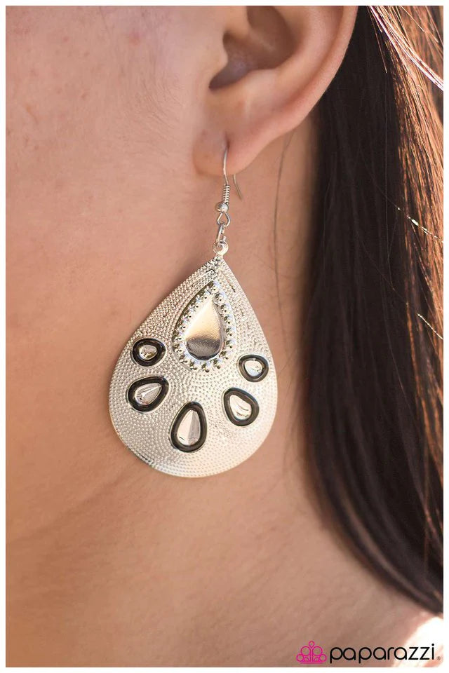 Paparazzi Earring ~ Proud As A Peacock - Black