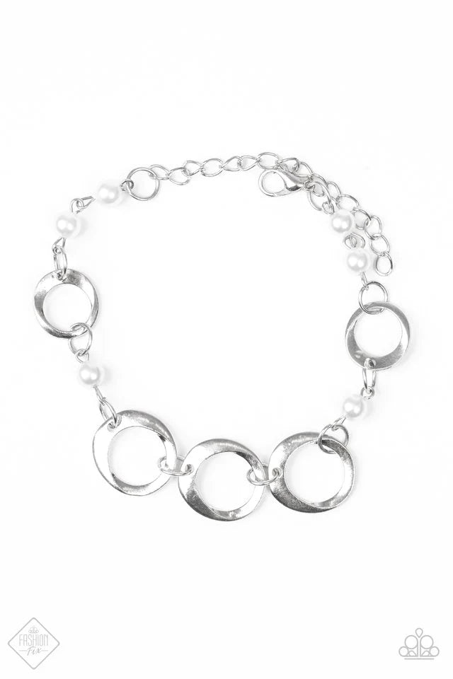 Pulsera Paparazzi ~ Elegante y pulida - Blanco