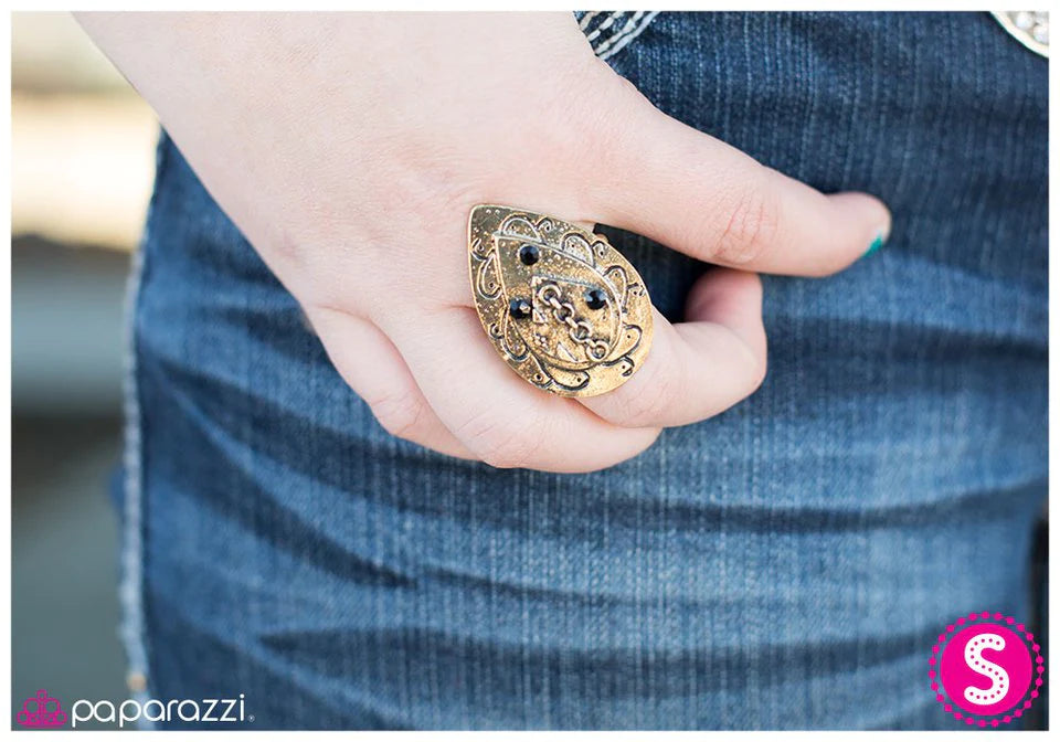 Paparazzi Ring ~ Look Me In the Eye - Brass