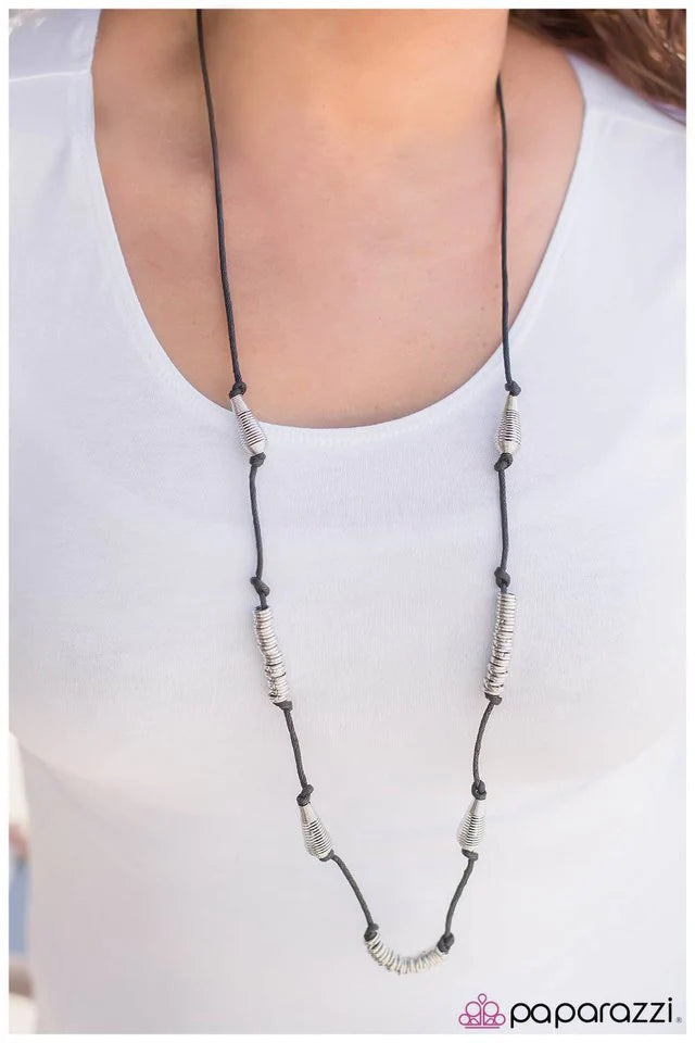 Collar Paparazzi ~ Entra en acción - Negro