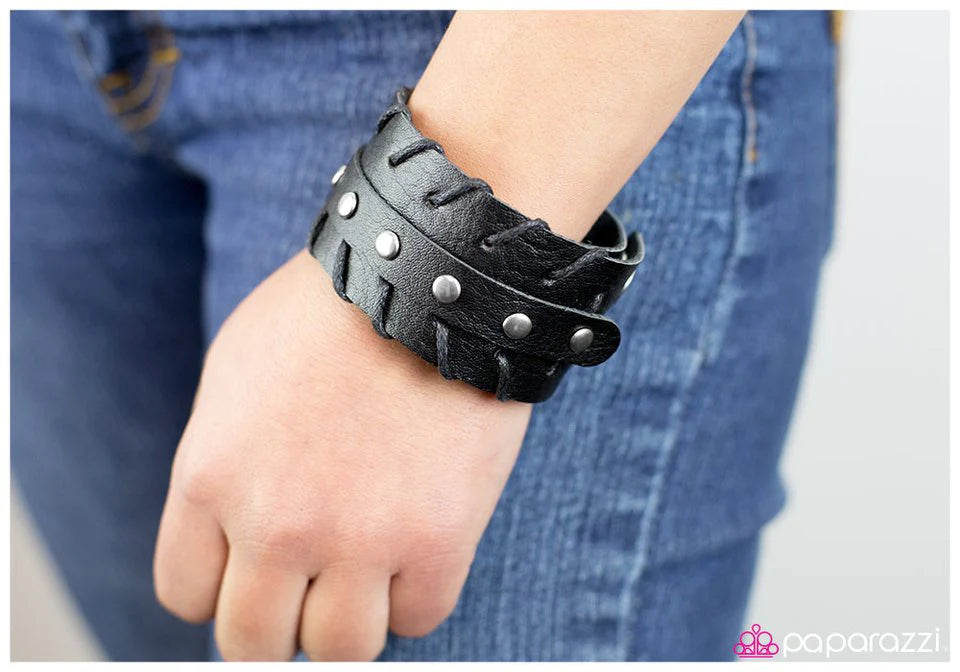 Pulsera Paparazzi ~ Sideswiped - Negro