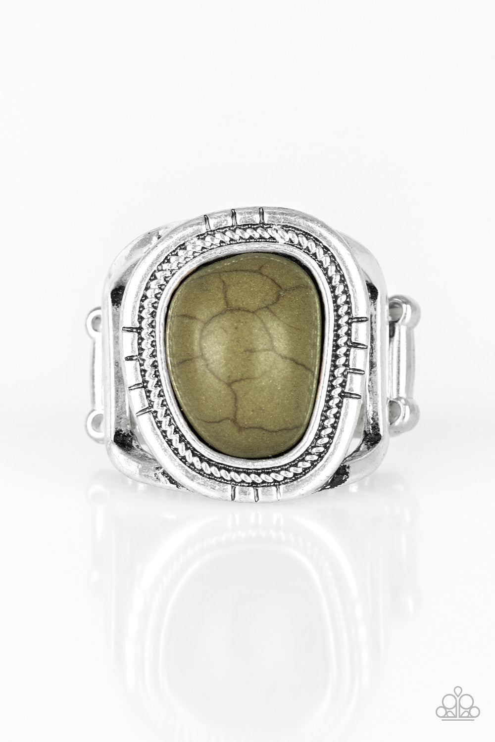 Paparazzi Ring ~ Out On The Range - Green