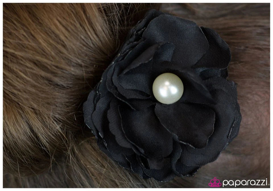 Paparazzi Hair Accessories ~ Timelessly Towering - Black