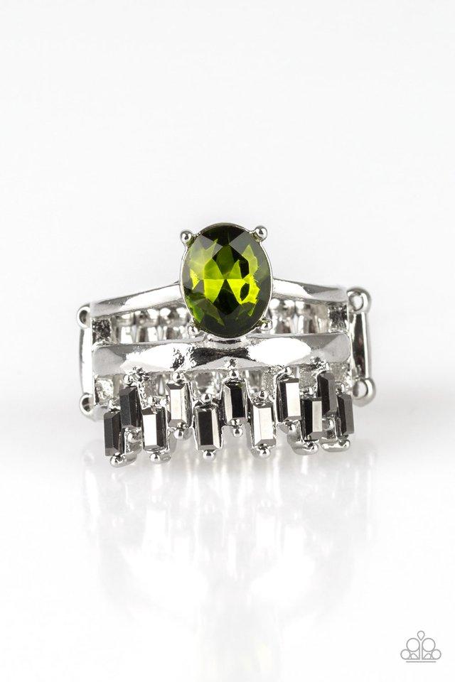 Anillo Paparazzi ~ Vencedor coronado - Verde