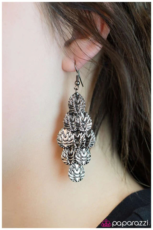 Pendiente Paparazzi ~ Ponte elegante - Negro