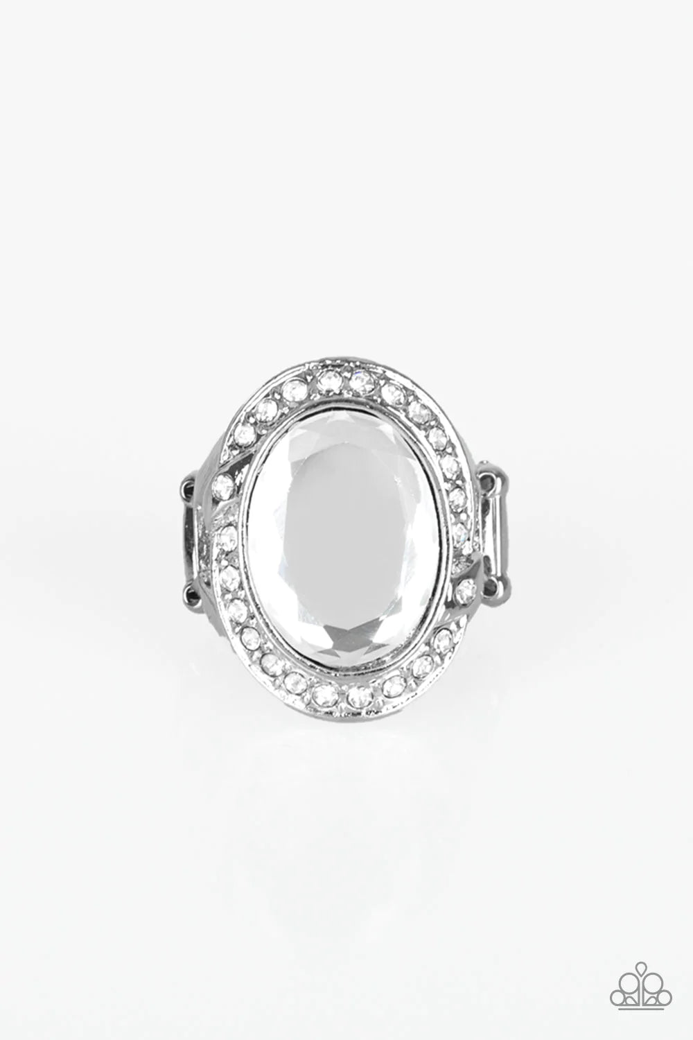 Paparazzi Ring ~ Queen Scene - White