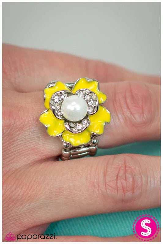 Paparazzi Ring ~ Frilled To Pieces - Yellow