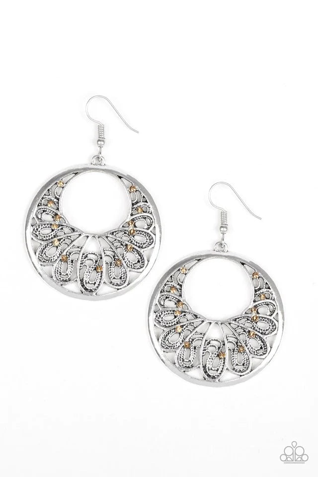 Pendiente Paparazzi ~ Fancy That - Marrón