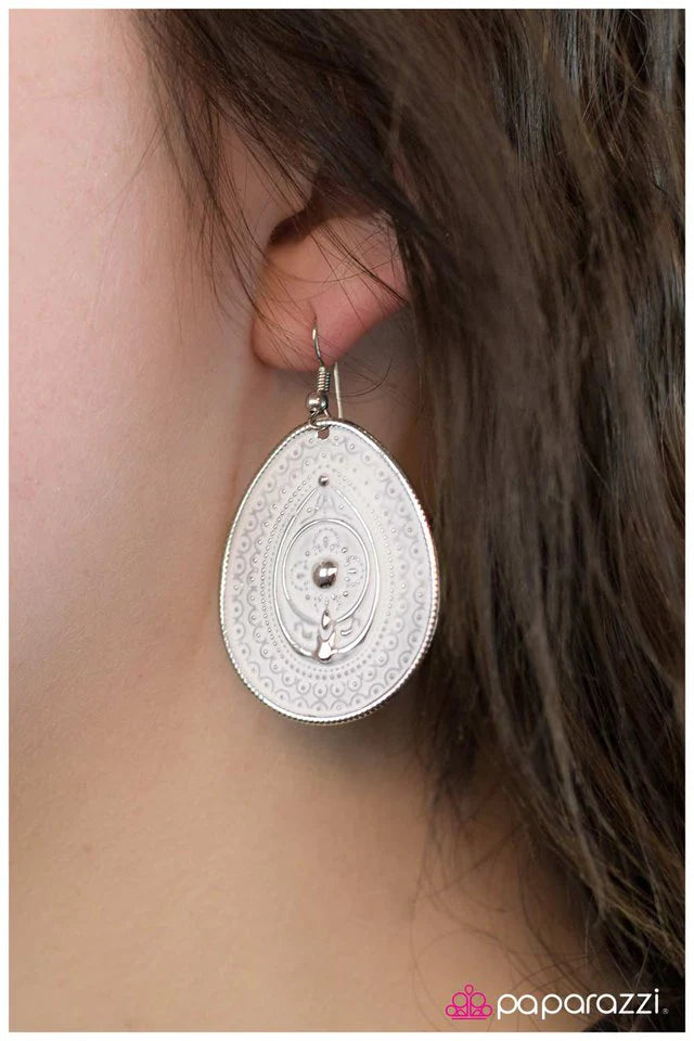 Pendiente Paparazzi ~ Orientado a los detalles - Blanco