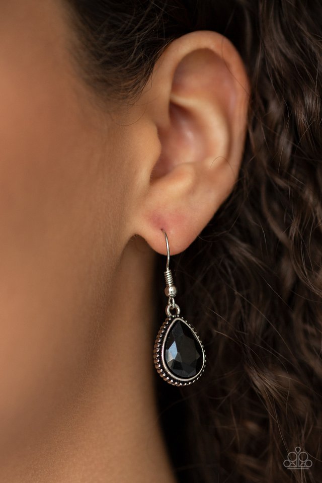 Socialite Social - Black - Paparazzi Necklace Image