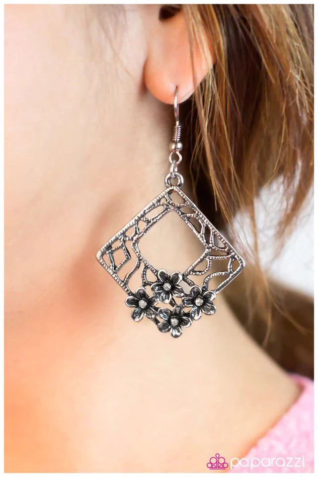 Paparazzi Earring ~ Window Shopping - White