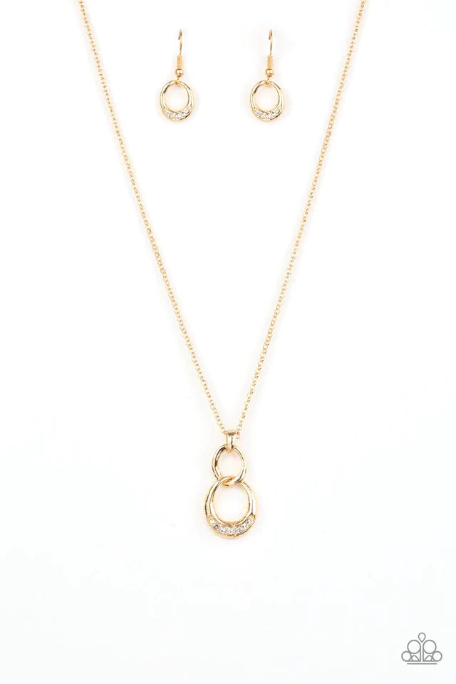 Collar Paparazzi ~ Rockefeller Royal - Oro