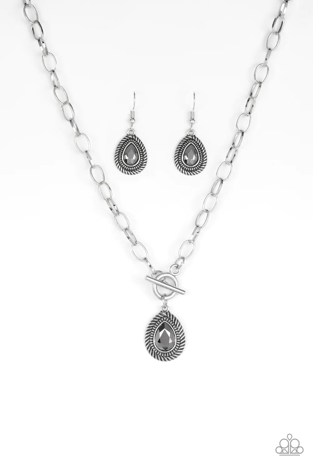 Collar Paparazzi ~ Sheen Queen - Plata