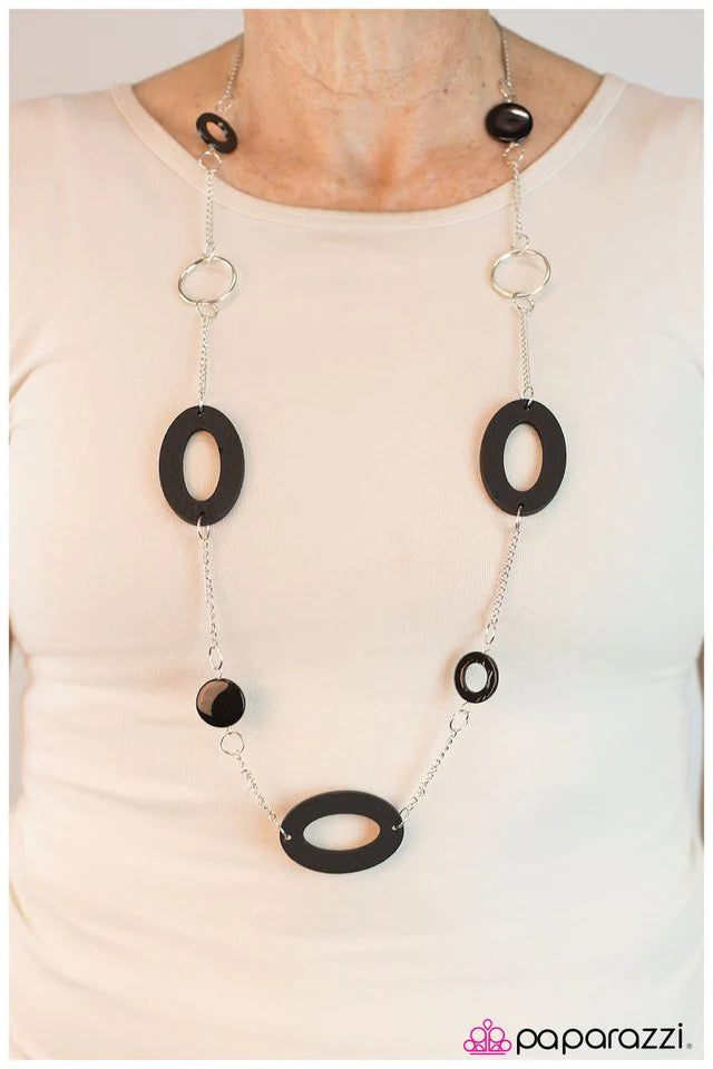 Collar Paparazzi ~ ¿Ves la diferencia? - Negro