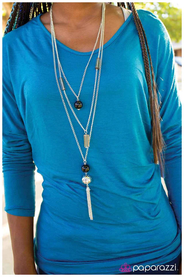 Collar Paparazzi ~ Elegancia en cascada - Negro