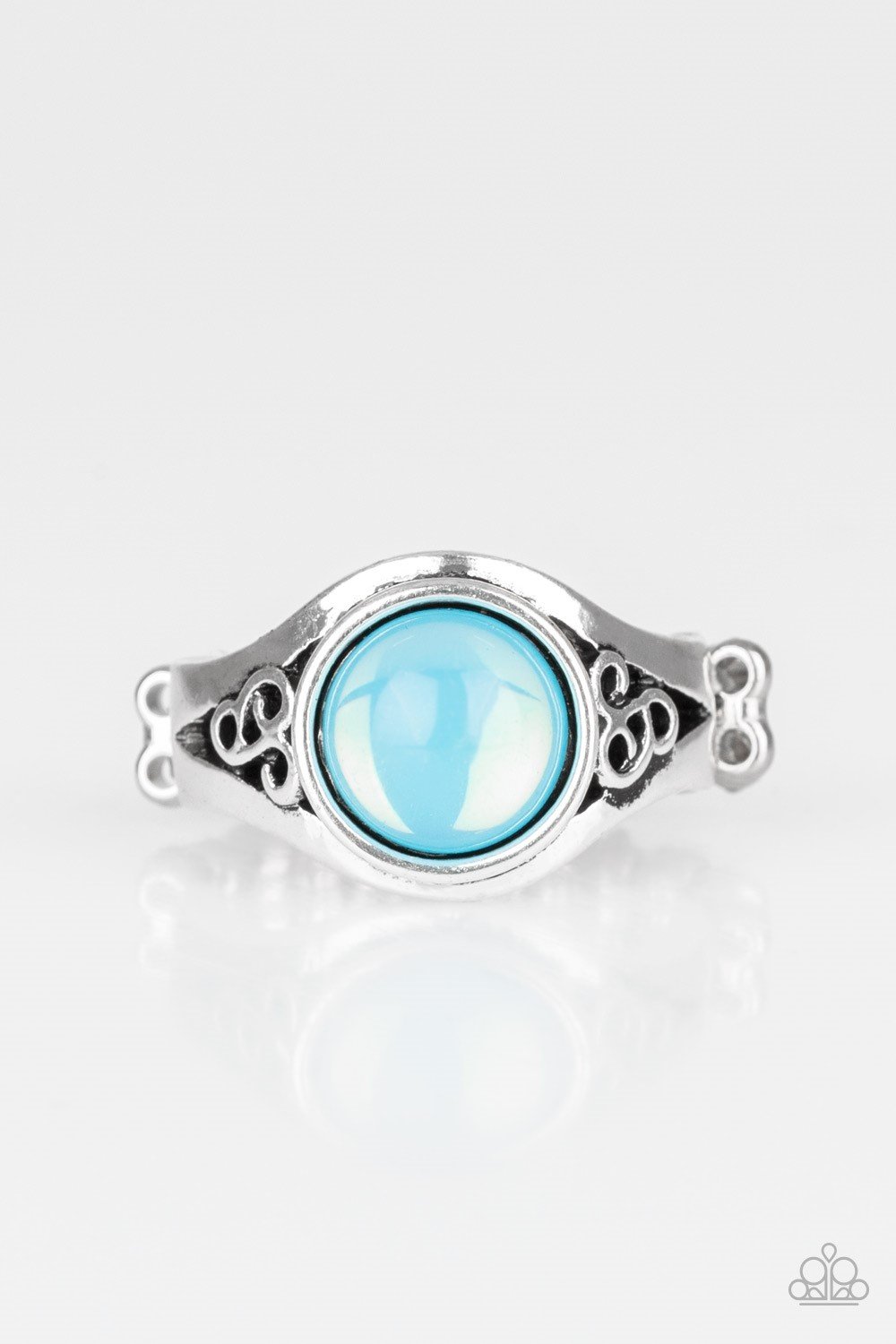 Paparazzi Ring ~ It Just Goes To GLOW - Blue
