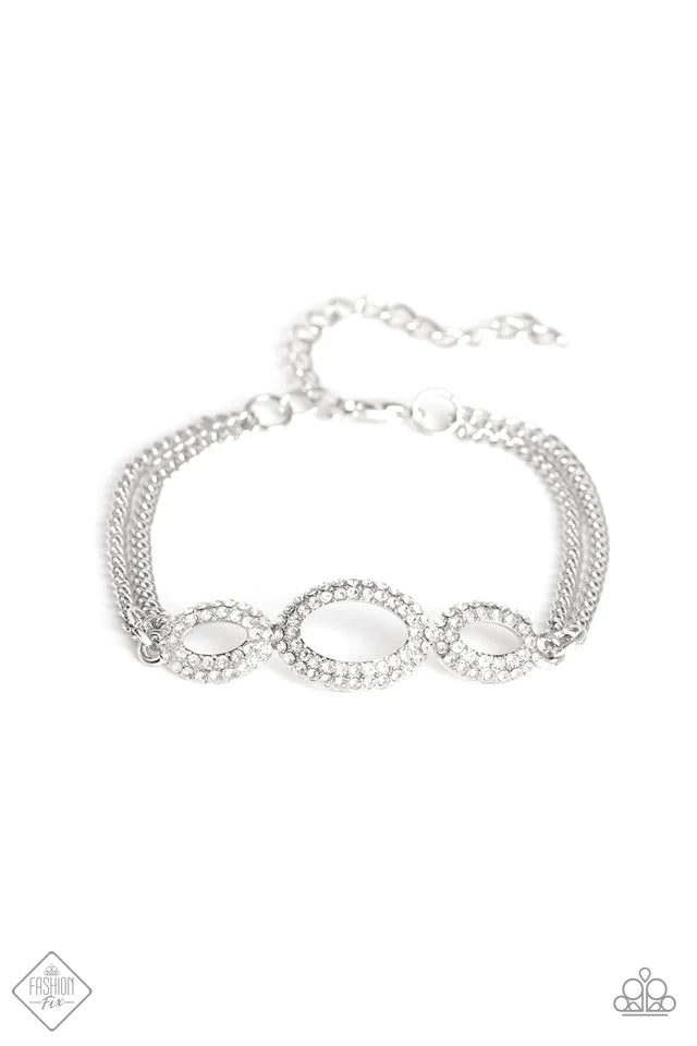 Pulsera Paparazzi ~ Timelessly Metropolitan - Blanco
