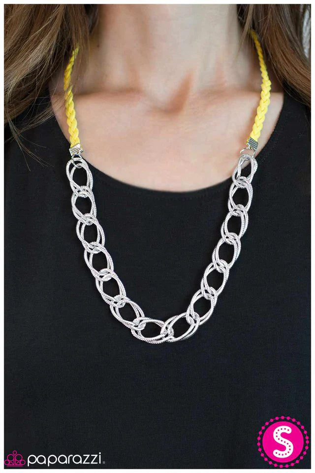 Collar Paparazzi ~ Quédate conmigo - Amarillo