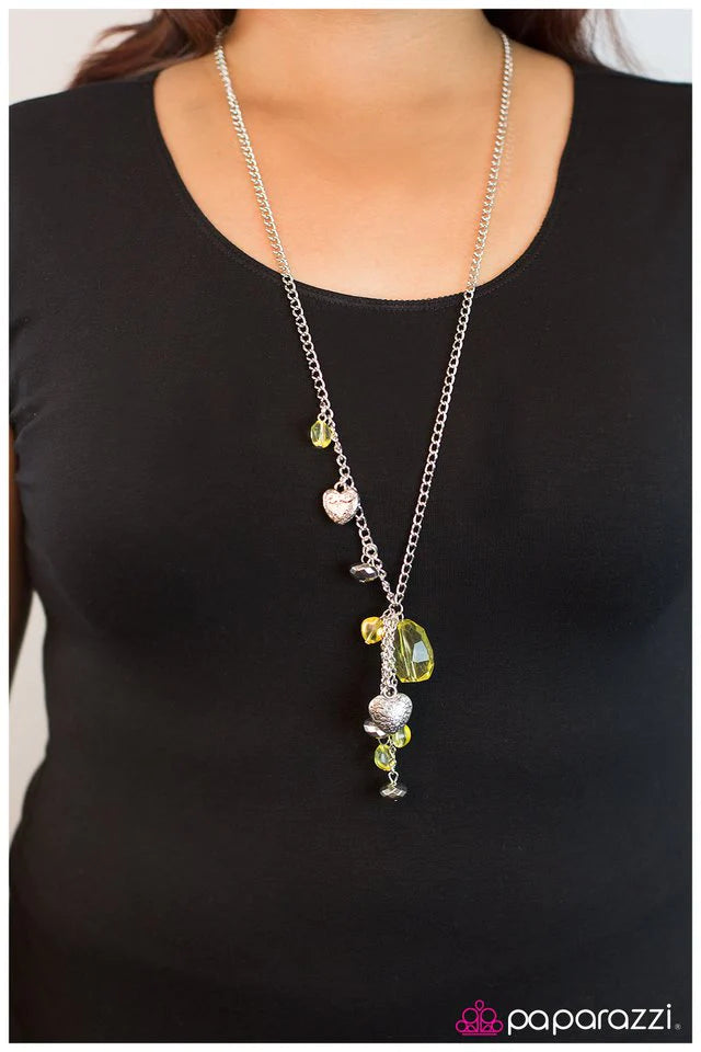 Collar Paparazzi ~ Come tu corazón - Amarillo