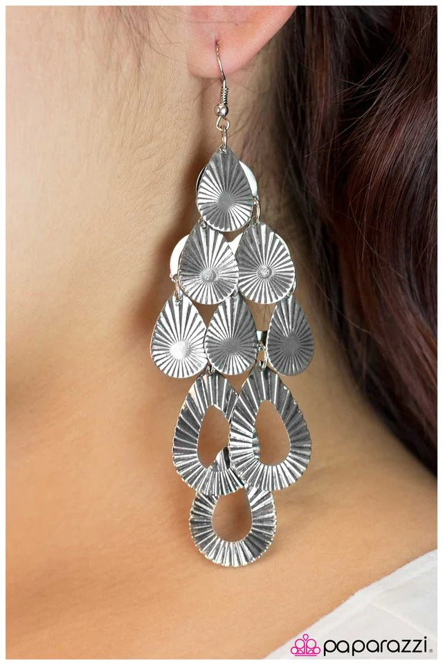 Paparazzi Earring ~ Climbing the Social Ladder - Black