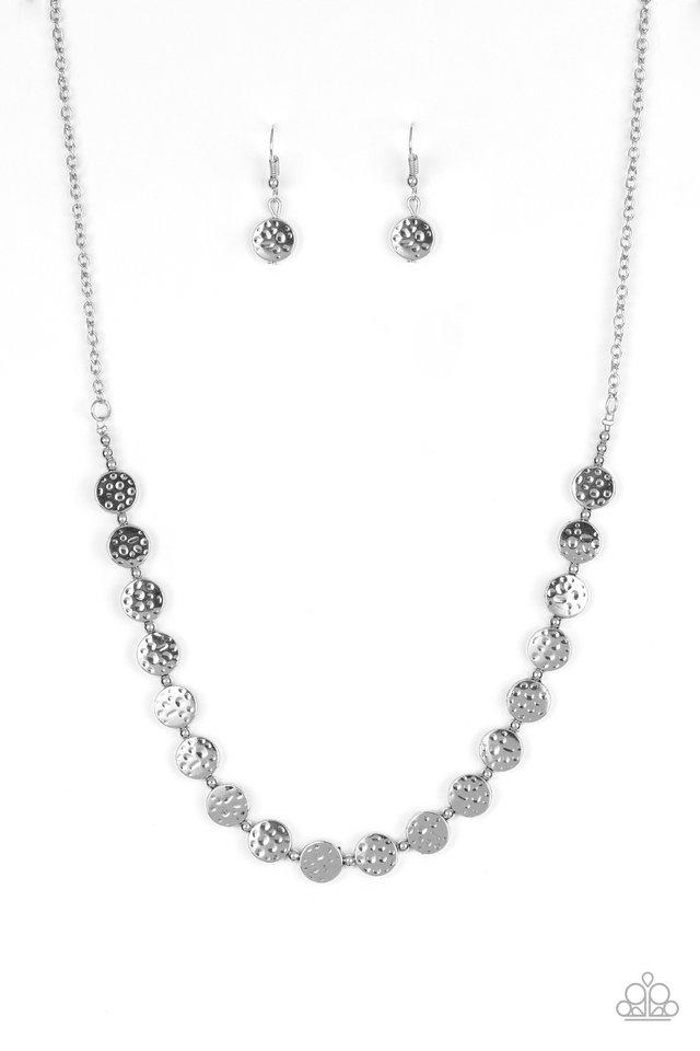 Collar Paparazzi ~ Afluencia artesanal - Plata