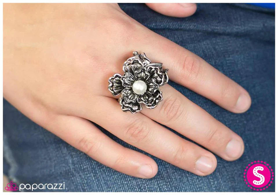 Paparazzi Ring ~ Sweet Surrender - White