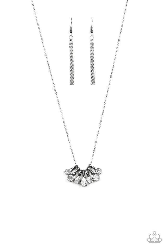 Collar Paparazzi ~ Deslízate hacia el brillo - Negro