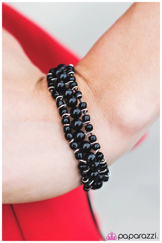 Pulsera Paparazzi ~ Allanando el camino - Negro