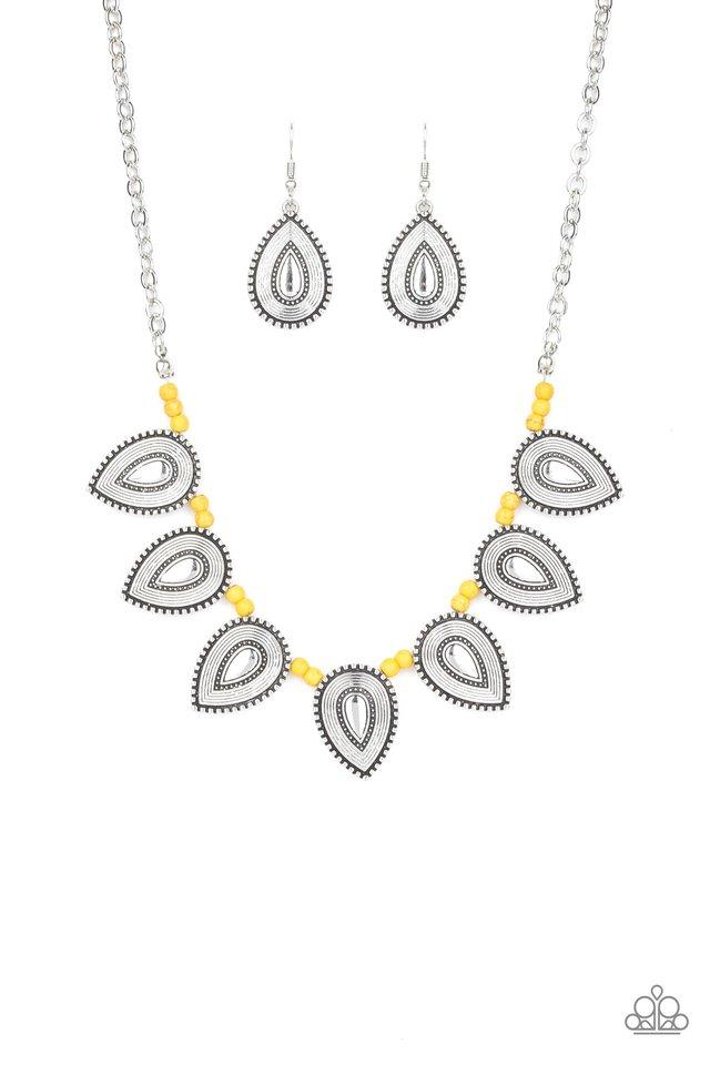 Collar Paparazzi ~ Terra Trailblazer - Amarillo
