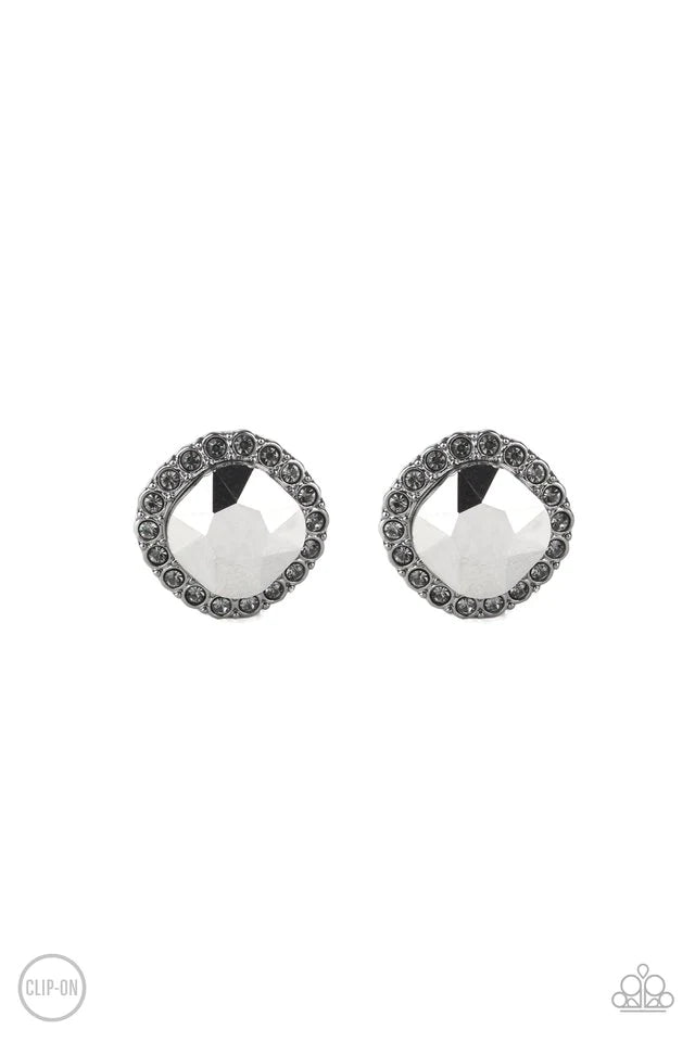 Paparazzi Earring ~ Diamond Duchess - Black