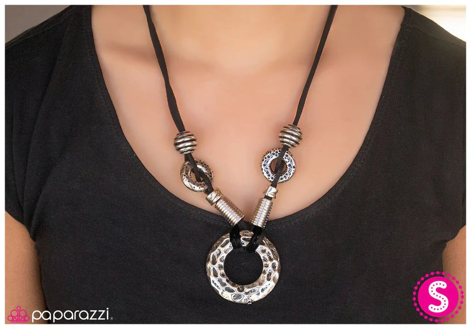 Collar Paparazzi ~ Lady Marmalade - Plata