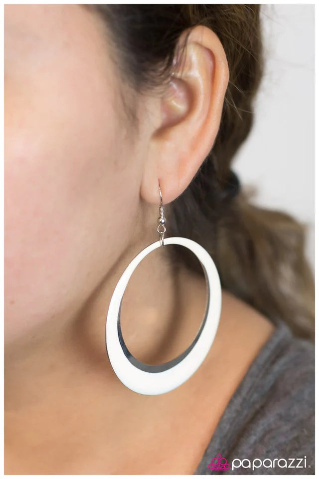 Paparazzi Earring ~ Fly Me To The Moon - White
