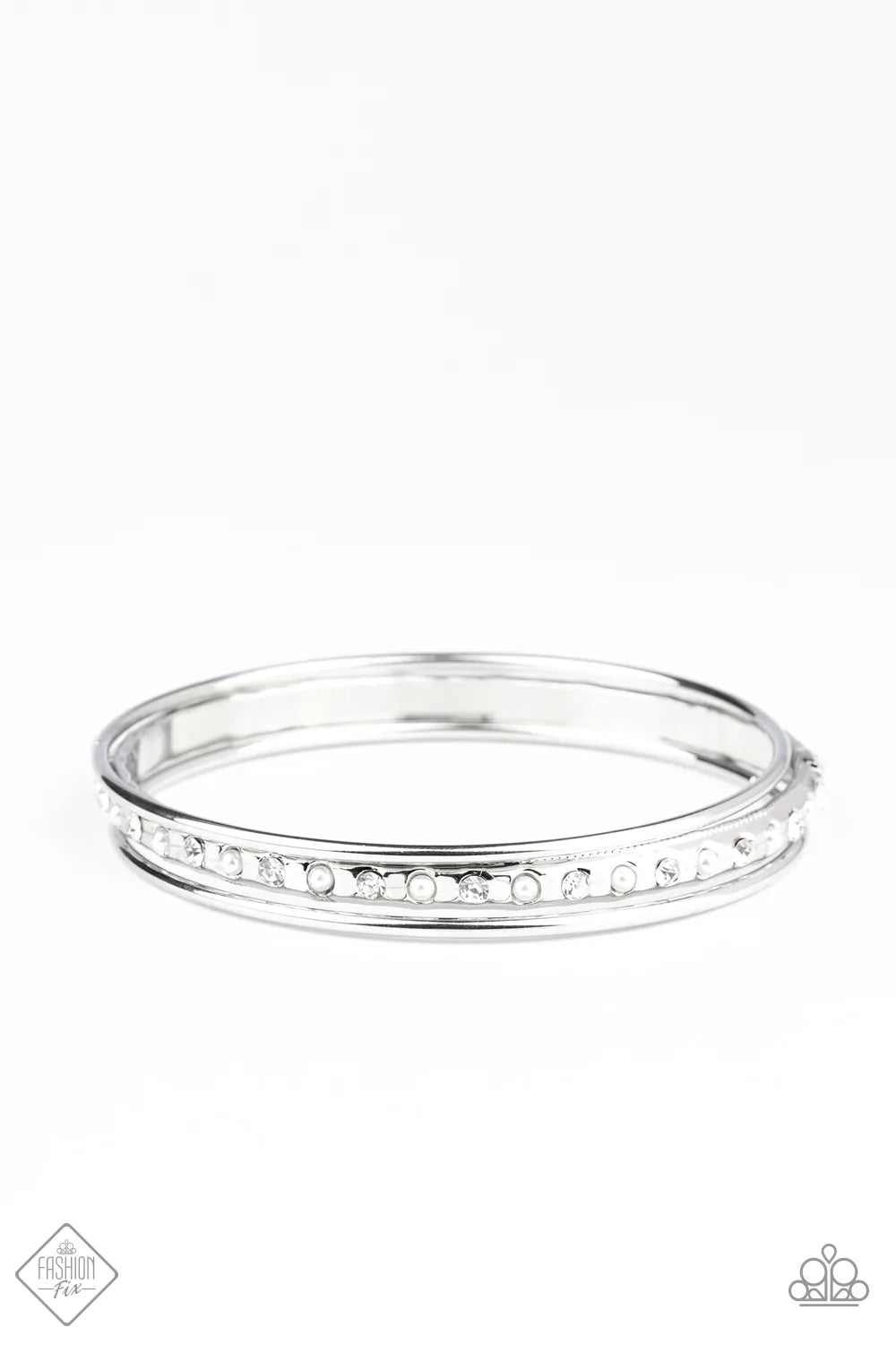 Pulsera Paparazzi ~ Adorno de salón de baile - Blanco