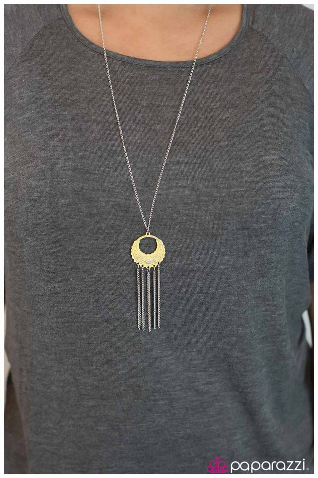 Collar Paparazzi ~ Pendiente de cada palabra - Amarillo